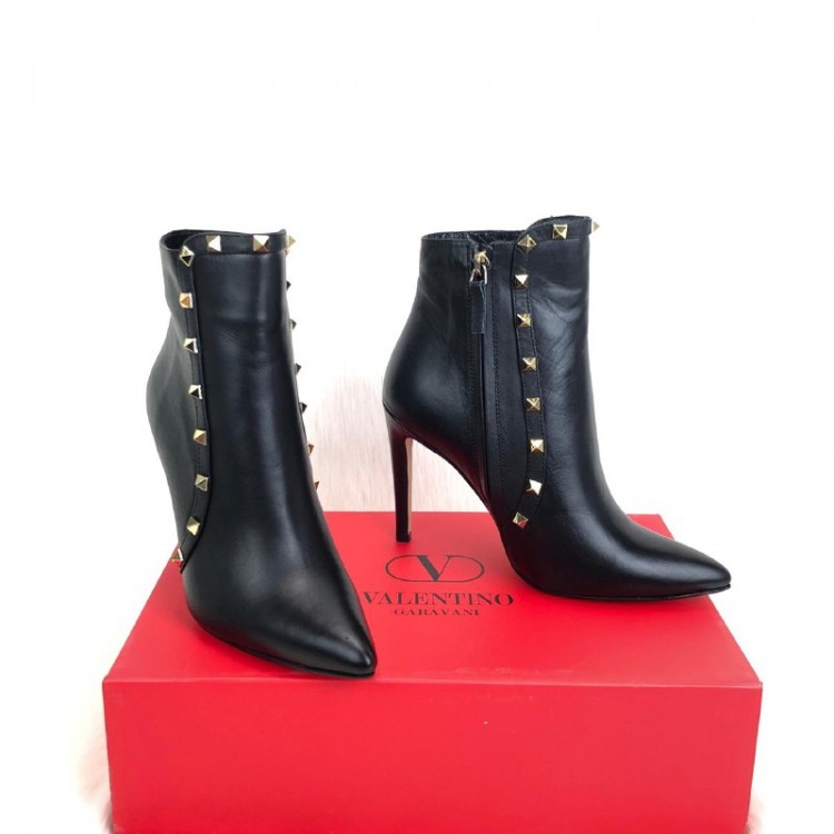 VALENTİNO GARAVANİ ROCKSTUD ANKLE BOOTS